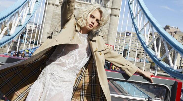 Το νέο άρωμα του οίκου Burberry είναι έντονο, φρουτώδες και floral