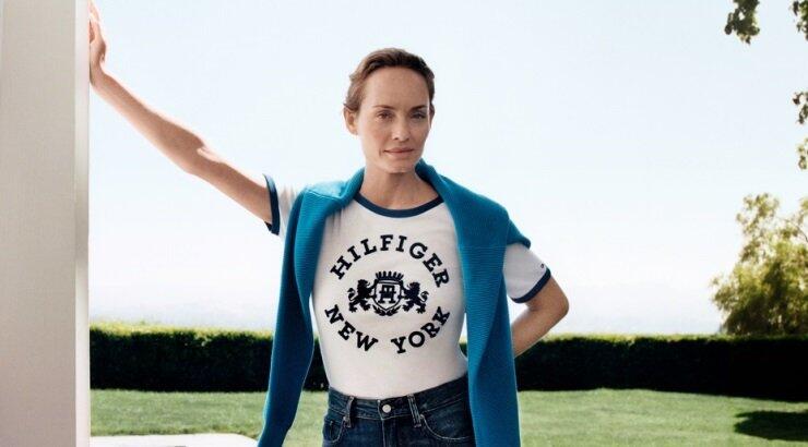 Η Amber Valletta στην νέα καμπάνια Tommy Hilfiger Fall 2023