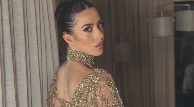 To μινιμαλιστικά κομψό μακιγιάζ της Έμιλυς Κουτούμπα έχει ήδη μπει στο moodboard μας