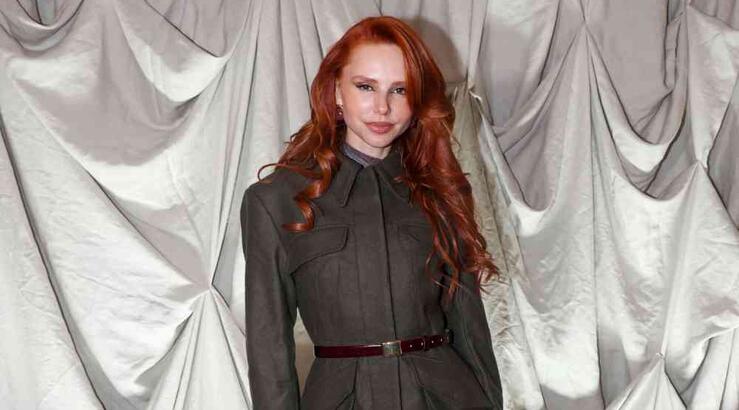 Η Έβελυν Καζαντζόγλου απογειώνει το tailored chic 