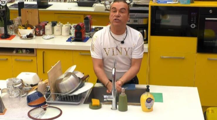 Ο Τρύφωνας Σαμαράς «εισβάλλει» στο σπίτι του Big Brother [βίντεο]