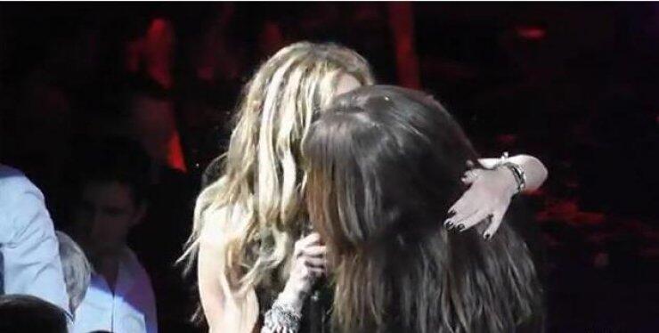 Φιλήθηκαν στο στόμα!