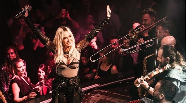 Άννα Βίσση: Aπάντησε επί σκηνής στις φήμες που την ήθελαν να σταματάει τις νυχτερινές τις εμφανίσεις [βίντεο]