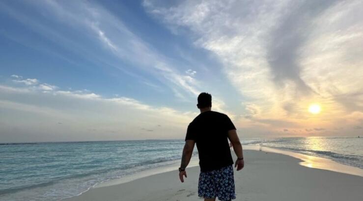 Ελλαδίτης παρουσιαστής αποκαλύπτει: "Σε ηλικία 7 ετών πέθανε στα χέρια μου ο πατέρας μου"