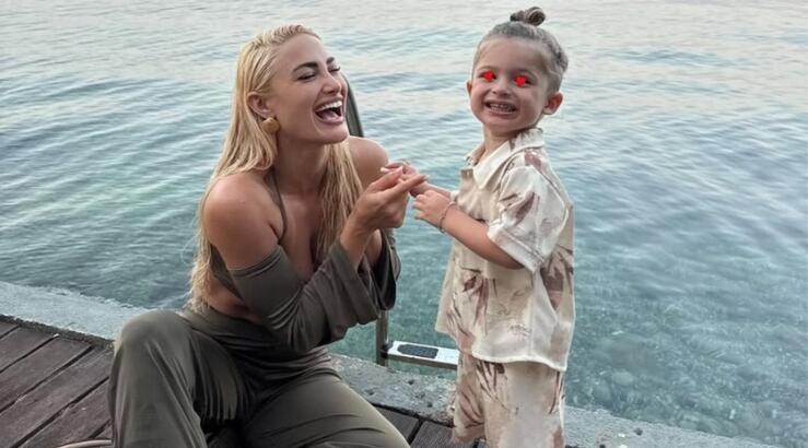 Το ατύχημα της Ιωάννας Τούνη στην παραλία και τι της είπε ο γιος της, Πάρης, για να την καθησυχάσει [εικόνες]