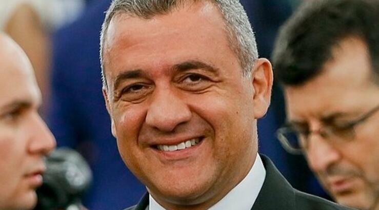 Λουκάς Φουρλάς: Γιορτάζει τα 56α γενέθλιά του [εικόνα]