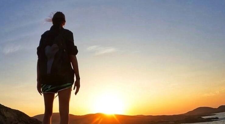 Σοκάρει Ελληνίδα τραγουδίστρια: "Δεν μπορώ να πάρω τα πόδια μου, μου πέφτουν πάρα πολύ τα μαλλιά"