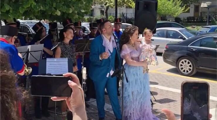 Μαυρίκιος - Ιλάειρα: Φωτογραφίζονται μαζί με τους Δίπλαρο - Ροτσίδου μετά τη βάφτιση της κόρης τους [εικόνα]