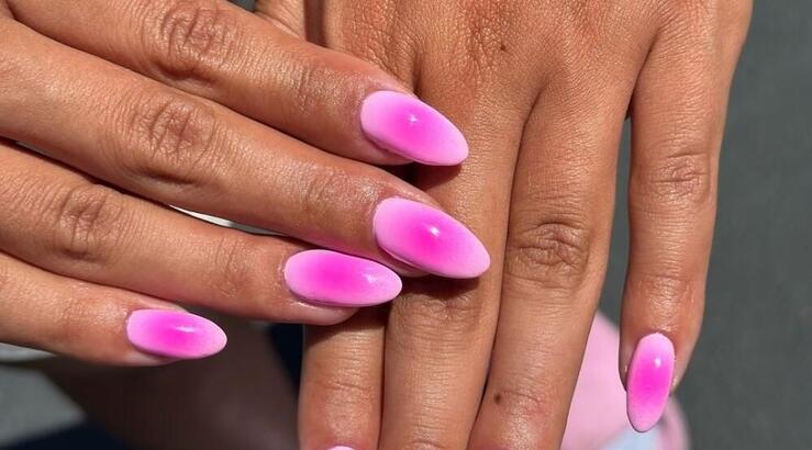 Aura nail art: Το μανικιούρ που αντιπροσωπεύει την αύρα σου