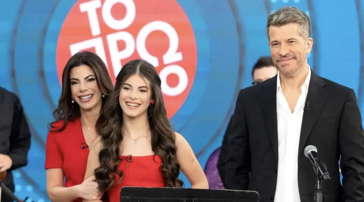 Χάρης Βαρθακούρης: Η 13χρονη κόρη του τραγούδησε πρώτη φορά στην τηλεόραση και αποθεώθηκε [βίντεο]