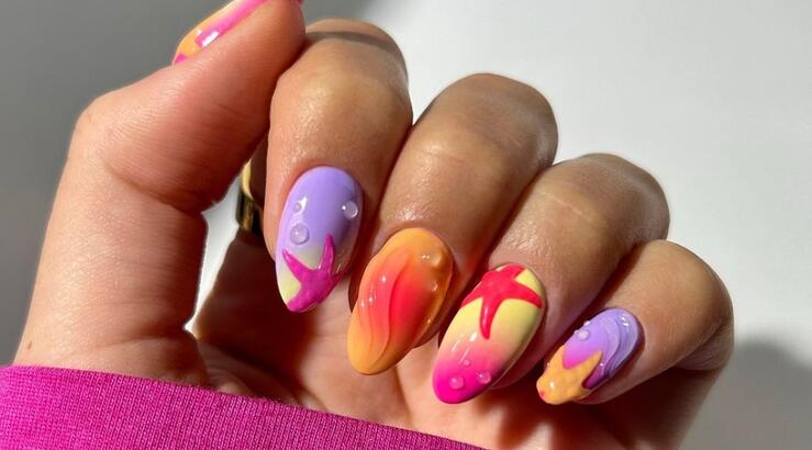 10 χρωματιστά nail arts για να κάνεις πριν τις διακοπές