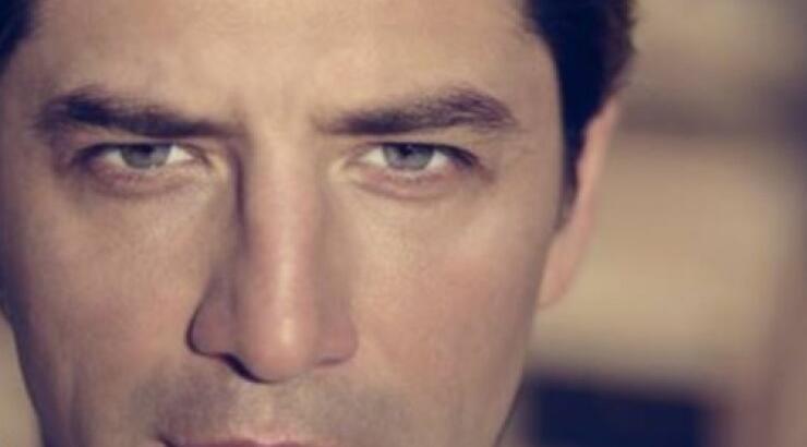 Άλλο ένα εντυπωσιακό εξώφυλλο του Σάκη Ρουβά