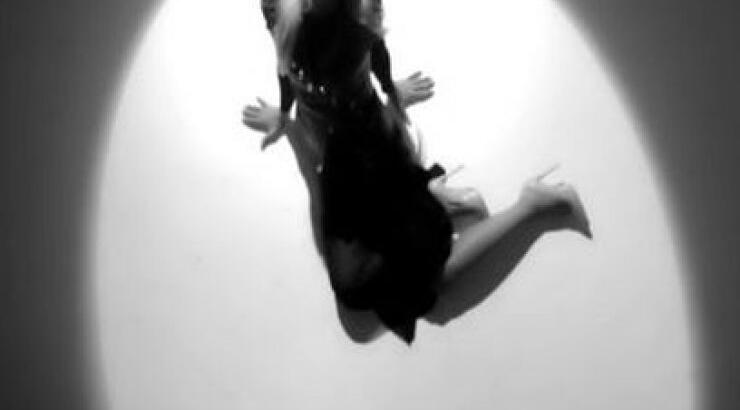 Γνωστή τραγουδίστρια επιστρέφει πιο μοντέρνα από ποτέ