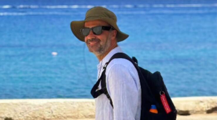 Μιχάλης Σοφοκλέους: Απαθανατίζει τον γιο του να παίζει στην παραλία με την αδερφούλα του [εικόνα]