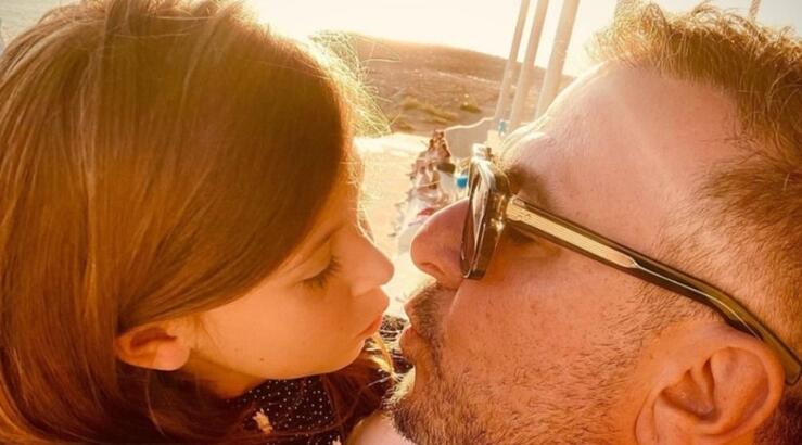 Αντώνης Ρέμος: Διέκοψε συνέντευξή του για να μιλήσει facetime με την κόρη του, Ελένη [βίντεο]