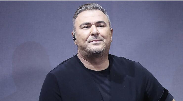 Ρέμος: Η στιγμή που σε εκπομπή μπήκε κομφετί στο μάτι του και μεταφέρθηκε στο οφθαλμολογικό [βίντεο]