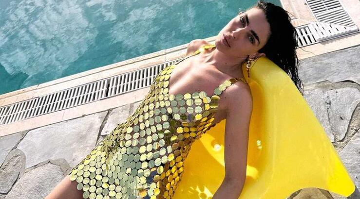 Άντρια Αλετράρη: Η so sexy εμφάνισή της στην Αθήνα με φόρεμα κυπριακής υπογραφής