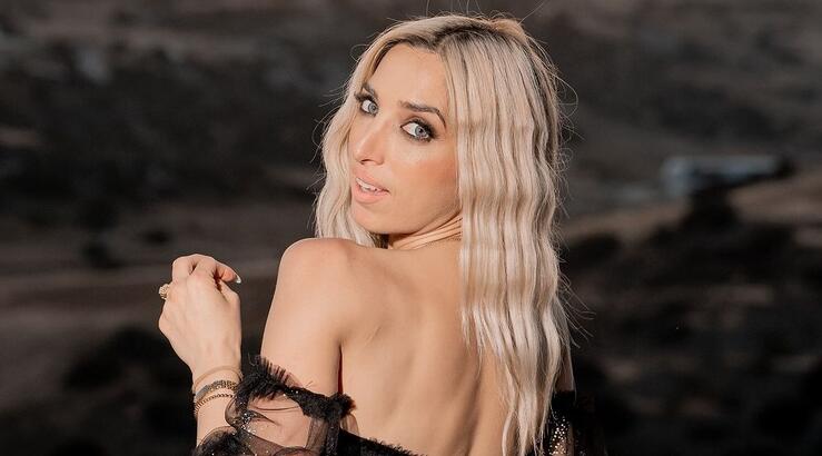 Η Ανδριάνα Φραγκούδη με το χρώμα pedicure που κολακεύει κάθε τόνο δέρματος