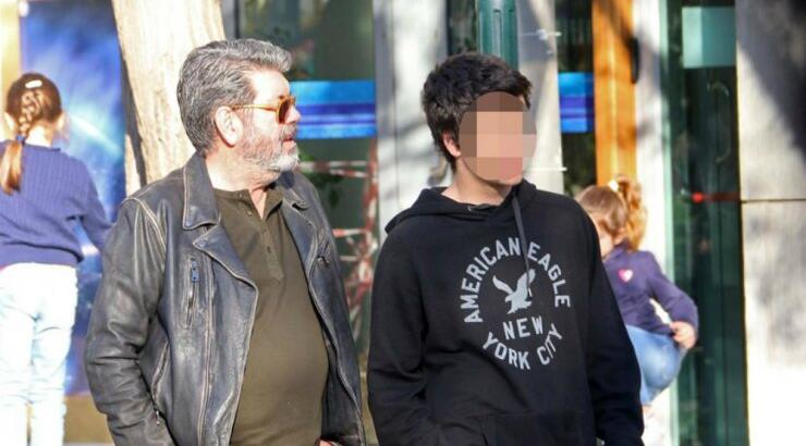 Γιάννης Λάτσιος: Στολίσε το χριστουγεννιάτικο δέντρο του σπιτιού του μεζί με τον γιο του, Άγγελο