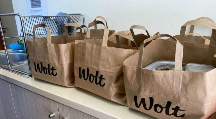 Η Wolt στηρίζει τους εργαζόμενους στο 1420, σε συνεργασία με το εστιατόριο Μπέμπα