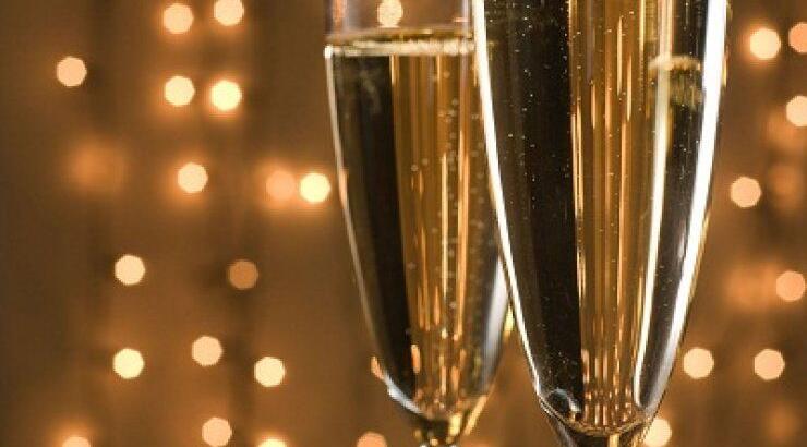 Συμβουλές για να μην σας χαλάσει το αλκοόλ τις γιορτές