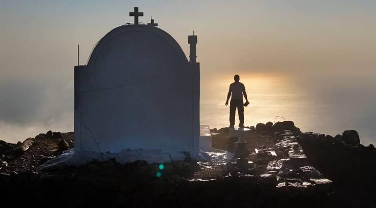 Παρουσιαστής του ΣΙΓΜΑ παντρεύτηκε – Η πρώτη εικόνα από την εκκλησία 