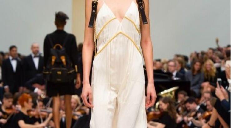 Spaghetti straps: Γιατί να τα φορέσεις 