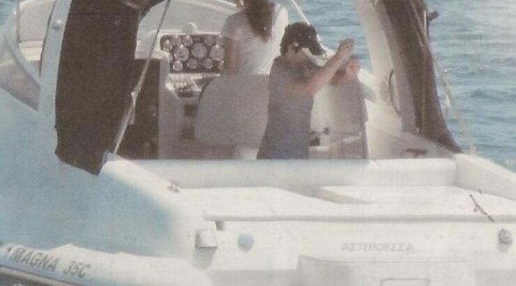 Ο Ρουβάς μαθαίνει στην Ζυγούλη να “κάνει βόλτα” με το σκάφος “Αστερόεσσα”!