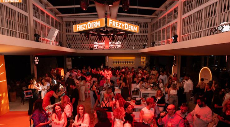 Με φόντο το ηλιοβασίλεμα: Η Frezyderm επανασυστήνει το Sun Screen Velvet