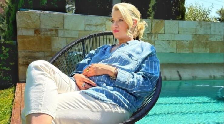 Τζένη Θεωνά: Μας αποκάλυψε ποιοι θα είναι οι νονοί του παιδιού της [εικόνα]