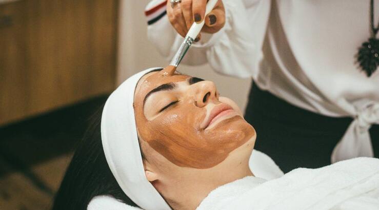 Το beauty trend που κάνει την επιδερμίδα να δείχνει τέλεια