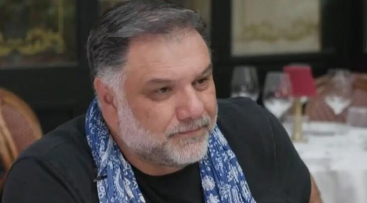 Mε φρικτούς πόνους ο Γρηγόρης Αρναούτογλου: "Έπαθα δηλητηρίαση από άπλυτο λαχανικό σε σάντουιτς"