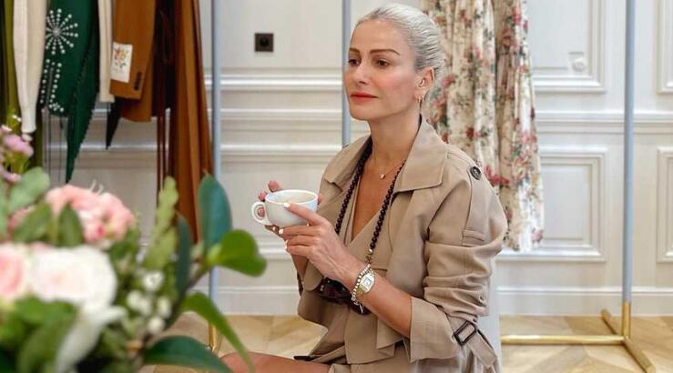 Έμιλυ Γιολίτη: Το εντυπωσιακό μαύρο maxi φόρεμα σε βραδινή της έξοδο