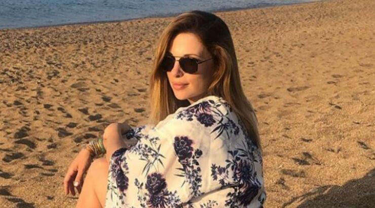 Χριστιάνα Αριστοτέλους: Δείτε την να κάνει ηλιοθεραπεία με σέξι μπικίνι