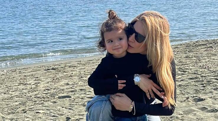 Έλενα Ανδρέου: «Με τον Στέφανο ξαναζώ τις στιγμές της μητρότητας από την αρχή»