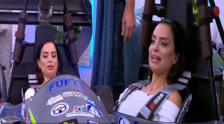 Η Ελπίδα Ιακωβίδου μπήκε σε αυτοκίνητο Formula ενώ βρισκόταν στον αέρα [βίντεο]