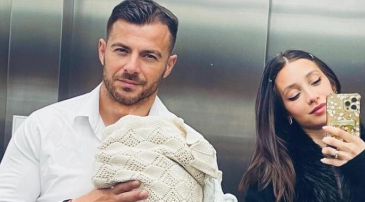 Γιώργος Αγγελόπουλος -  Δήμητρα Βαμβακούση: Αυτό είναι το προσκλητήριο της βάφτισης της κόρης τους [εικόνες]