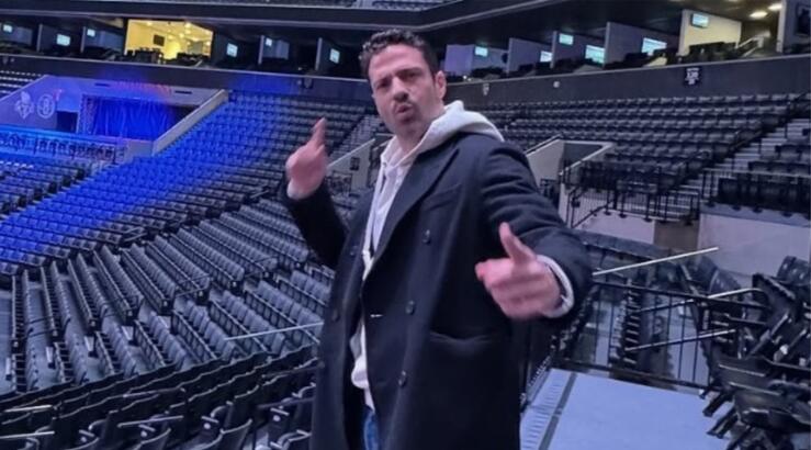 Κωνσταντίνος Αργυρός: Η γλυκιά κίνηση για τα γενέθλια του γιου του σε συναυλία του στη Νέα Υόρκη [βίντεο]