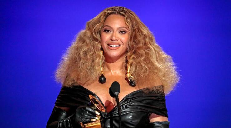 Beyoncé: Έβγαλε τις περούκες και αποκάλυψε για πρώτη φορά τα φυσικά της μαλλιά