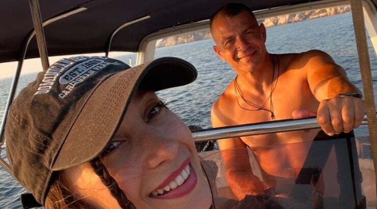 Γιώργος Αγγελόπουλος - Δήμητρα Βαμβακούση: Στο σκάφος με την νεογέννητη κόρη τους [εικόνες]