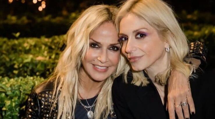 Άννα Βίσση: Το φιλί στην κόρη της σε βραδινή τους έξοδο στη Νέα Υόρκη [εικόνα]