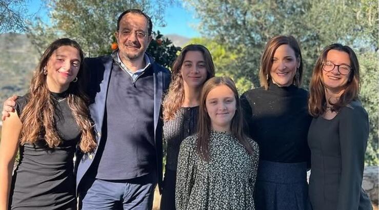 Καρσερά: "Οι κόρες μας είναι πολύ περήφανες για τον πατέρα τους - Δείχνουν απίστευτη κατανόηση" [βίντεο]