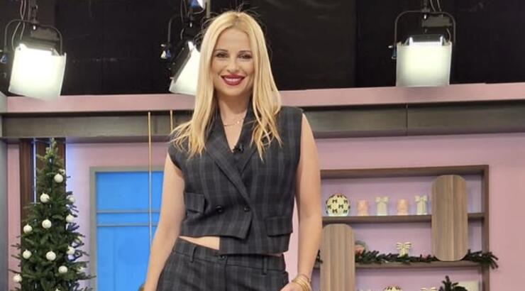 Αριστοτέλους: Αγκαλιά με τον γιο της ευχαριστεί όλους για τις ευχές της ονομαστικής της εορτής