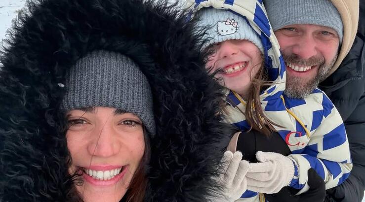 Ήβη Αδάμου: Η βόλτα για ψώνια με την κόρη της, Ανατολή – Νεφέλη [εικόνα]