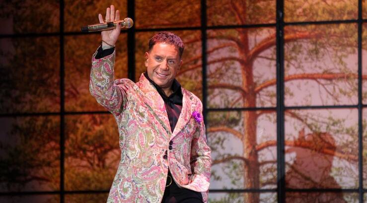 Γιώργος Μαζωνάκης: Η πρώτη εμφάνιση στη σκηνή μετά τη νοσηλεία του [βίντεο]