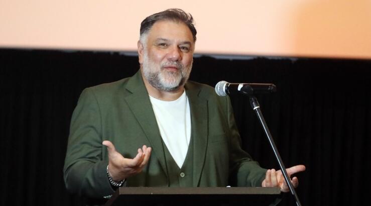 Γρηγόρης Αρναούτογλου: Έξαλλος σε δηλώσεις στις τηλεοπτικές κάμερες - «Τόση αλητεία; Δεν ντρέπεστε;» [βίντεο]