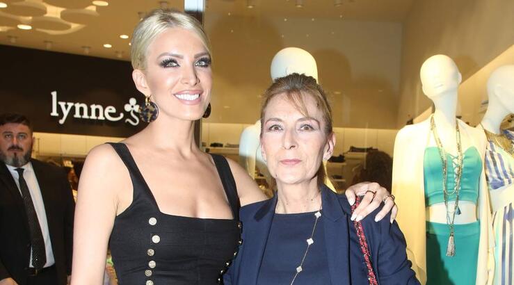 Κατερίνα Καινούργιου: Το σπάνιο στιγμιότυπο με τη μητέρα της σε παιδική ηλικία 