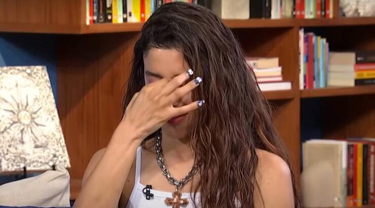 Η Μαρίνα Σάττι έβαλε τα κλάματα on air στη σκέψη του πατέρα της που «έφυγε» πρόσφατα [βίντεο]