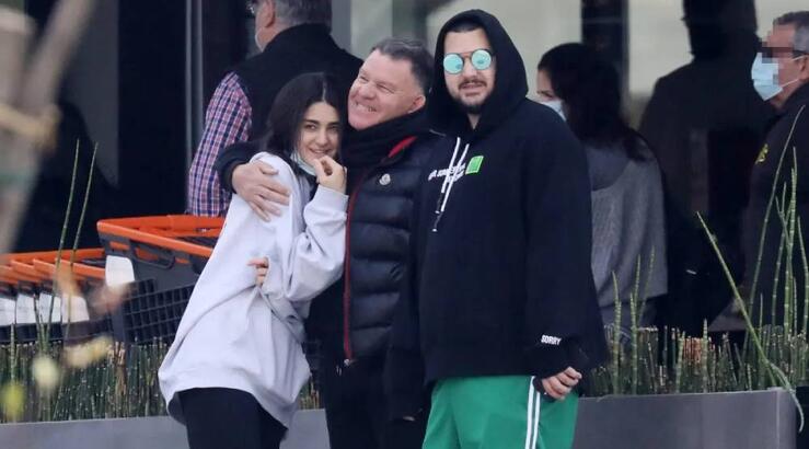 Ξεσπούν τα παιδιά Κούγια: «Απαιτούμε να φύγετε από το νοσοκομείο, δείξτε διακριτικότητα» 