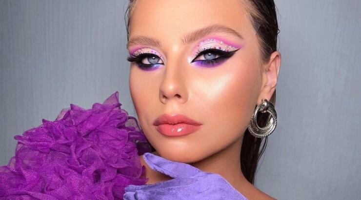 Very Peri: 11 beauty looks με το χρώμα της χρονιάς 2022